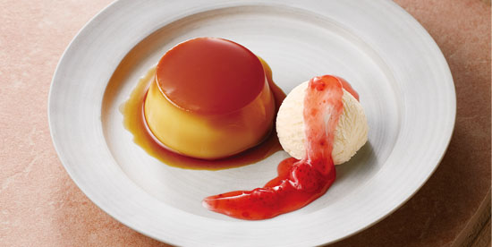 なめらかプリンのバニラアイス添え