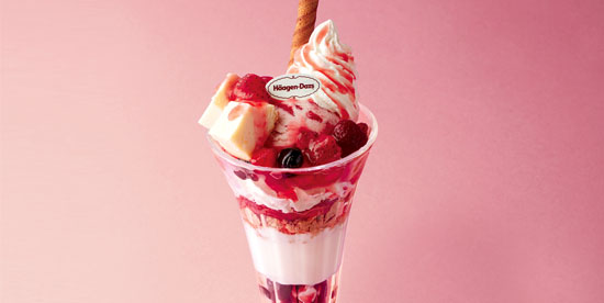 ハーゲンダッツストロベリーとチーズケーキのカスピ海ヨーグルトベリーパフェ